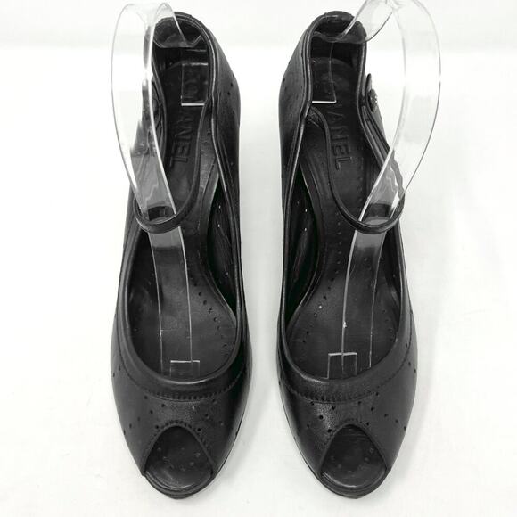 CHANEL Spring 2007 Black Leather Perforated Mary Jane Pumps – Size 41 - Picture 2 of 9